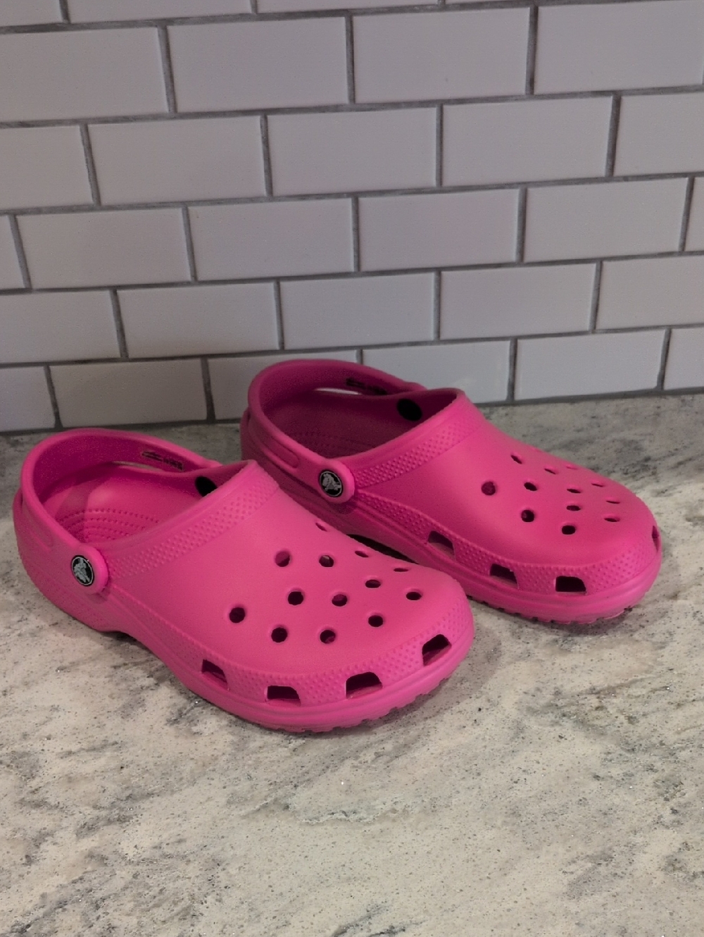 CROCS Classic Clog in Hot Pink